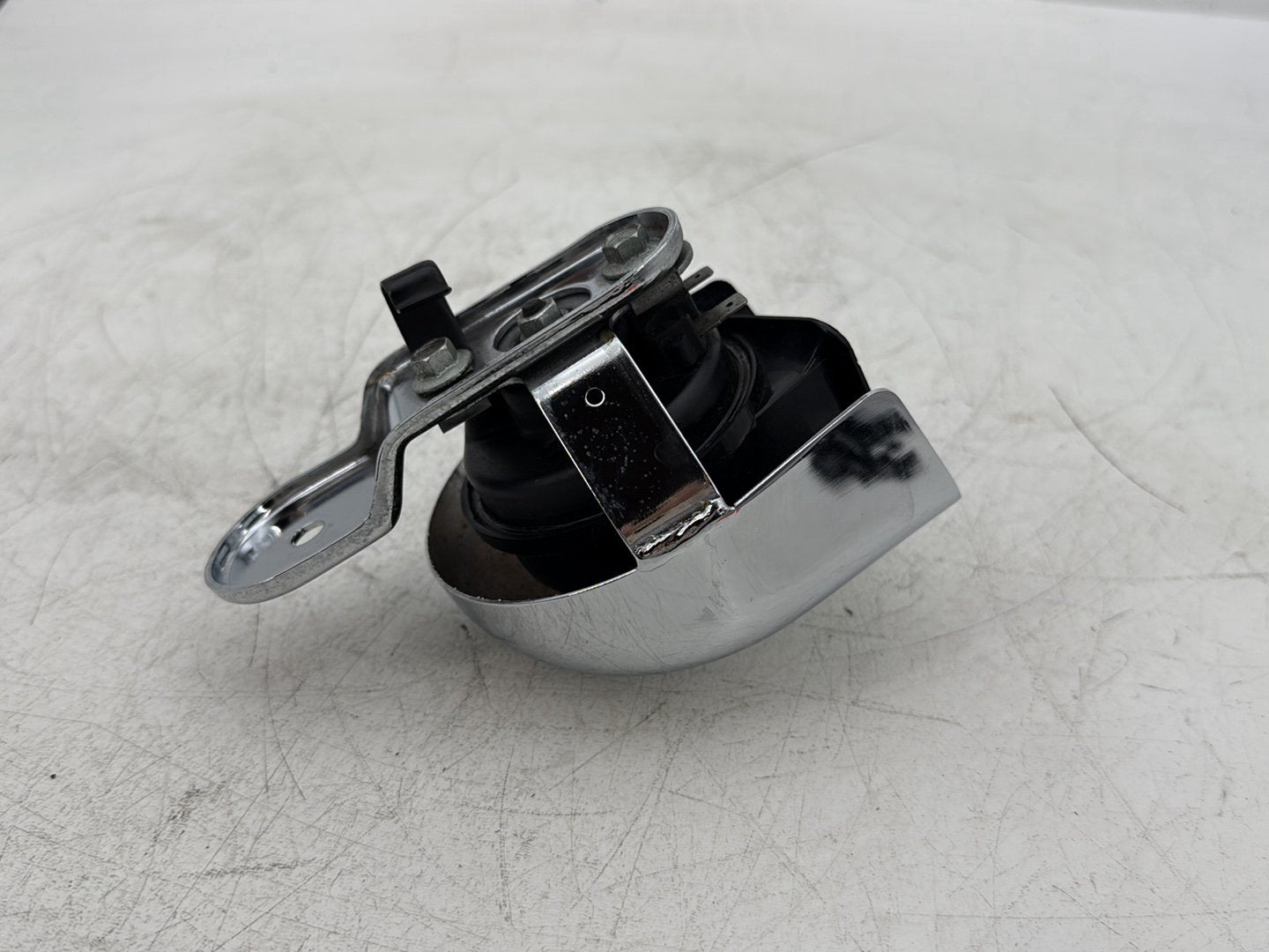 2008 Harley Dyna FXDL Low Rider Anniversary OEM Horn Signal Klaxon Chrome Cover
