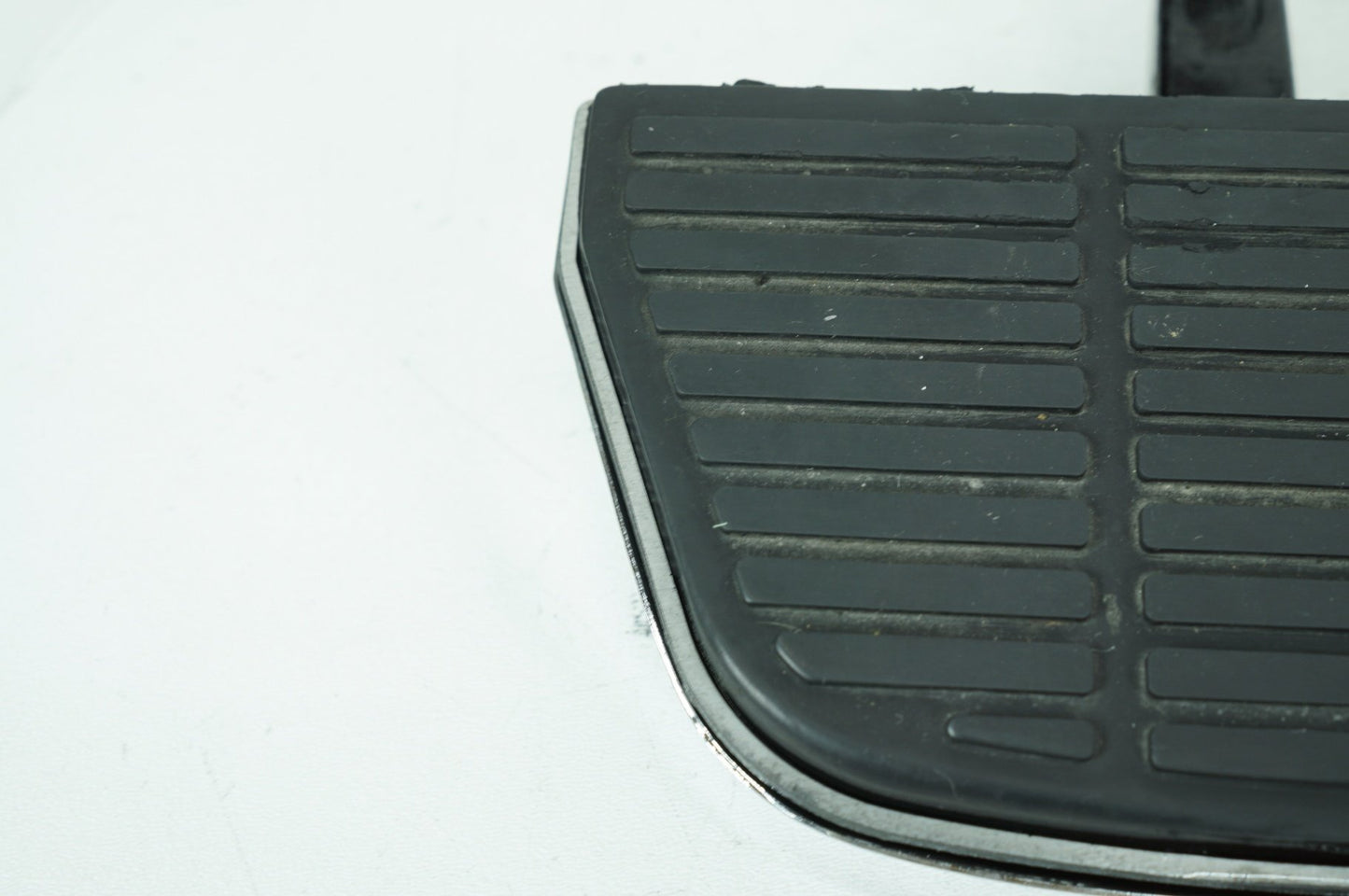 1999 - 2006 Harley-Davidson Touring Road King Police Left & Right Passenger Floorboard Foot Rest 50606-86A