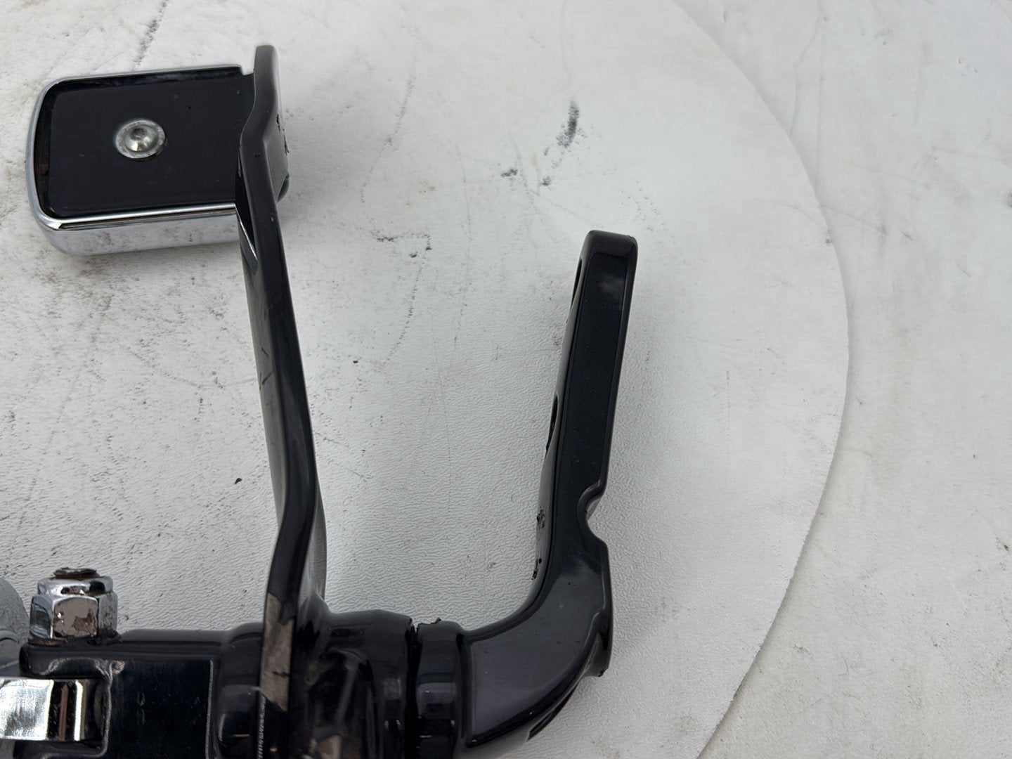 2006 Harley Dyna Super Glide Custom FXDCI OEM Right Driver Foot Controls Peg Rest