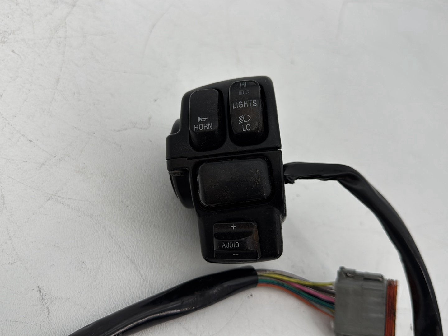 1999 - 2006 Harley-Davidson Touring Electra Glide Classic Left Turn Signal Headlight Switches Controls 71685-06A