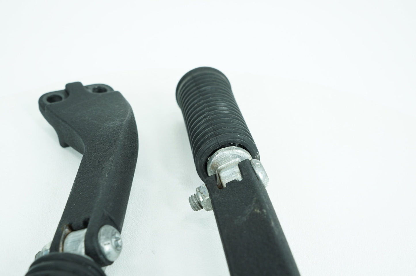2007 - 2017 Harley-Davidson Dyna Super Glide Custom Passenger Left & Right Foot Pegs 49224-06A