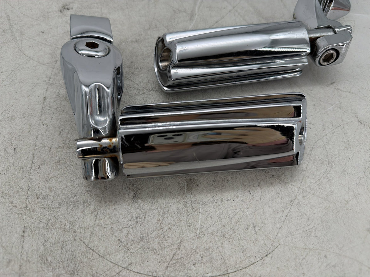 2004 Harley Electra Glide Touring Ultra OEM Front Right Left Highway Foot Pegs