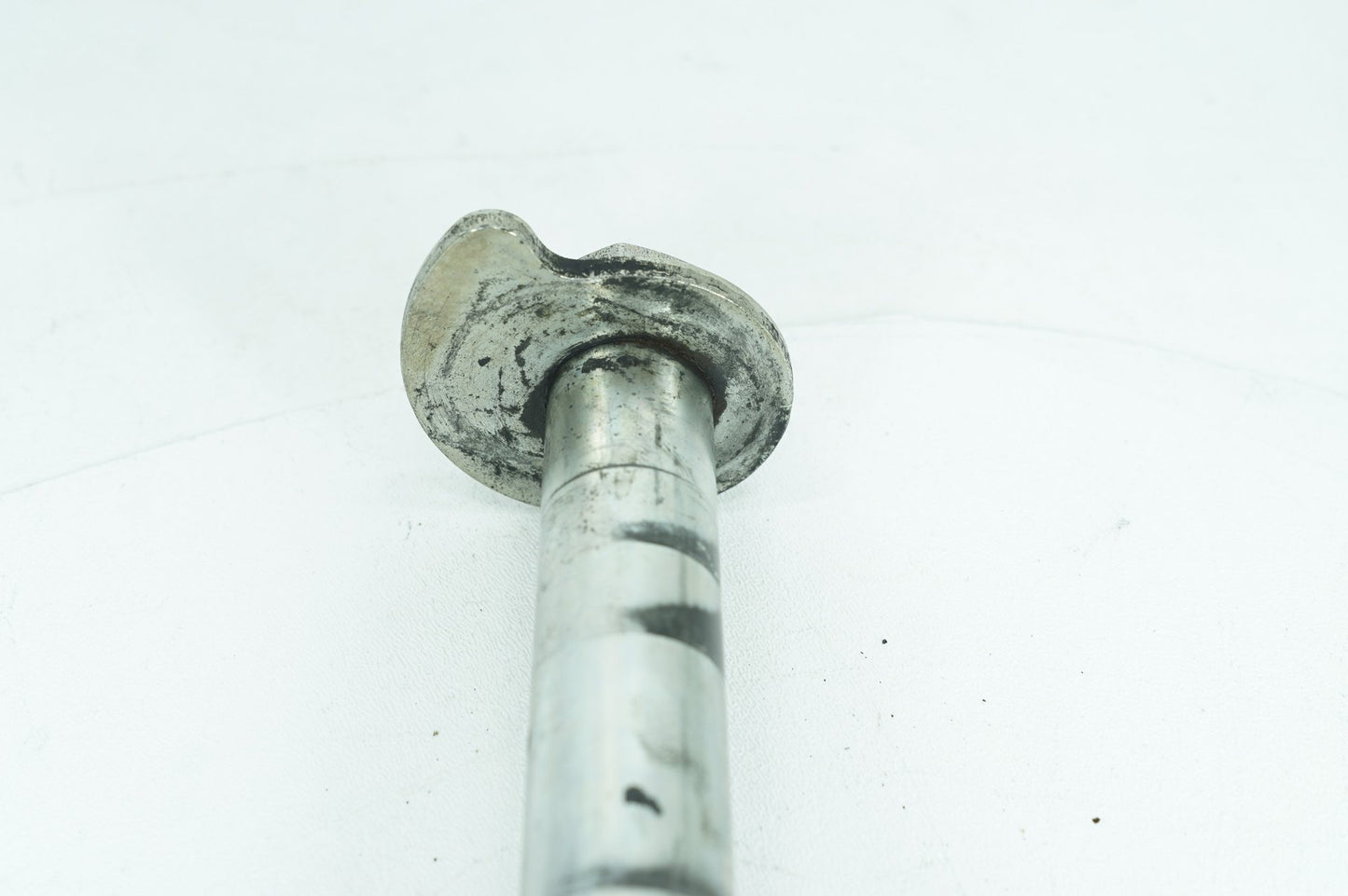 2012 - 2016 Harley-Davidson Touring Electra Glide Ultra Rear Wheel Axle Bolt Shaft  41056-09