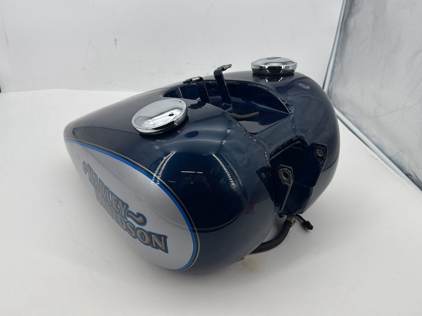 1999 - 2006 Harley-Davidson Dyna Low Rider Fuel Gas Tank Gasoline Reservoir w/ Fuel Tank Gauge Level