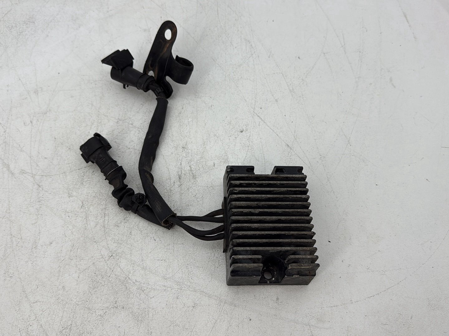 2009 Harley Sportster 883 Low XL883L OEM Voltage Regulator Rectifier