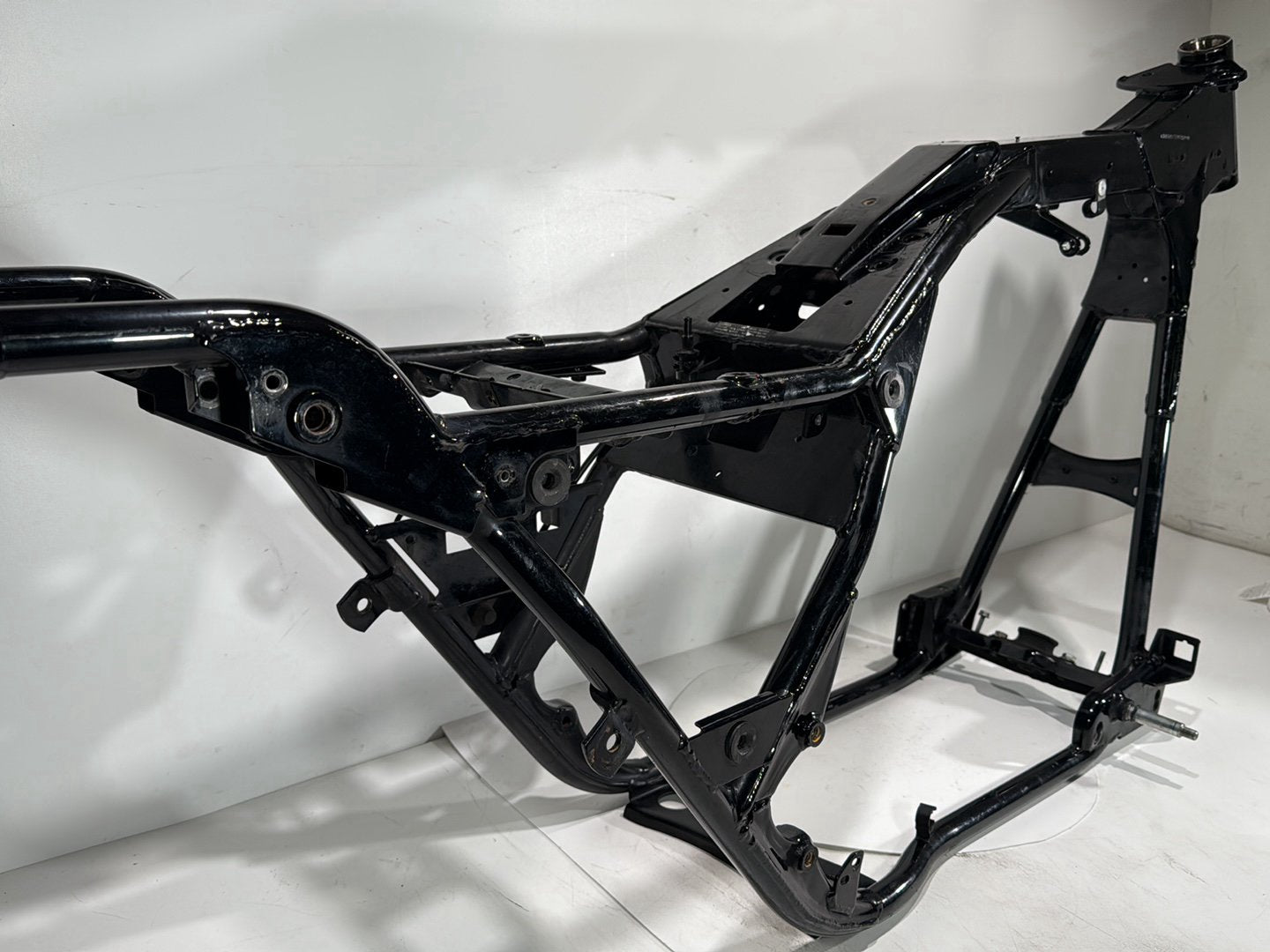 1999 - 2006 Harley-Davidson Touring Electra Glide Ultra Body Main Frame Chassis CLN CLR 47900-02A