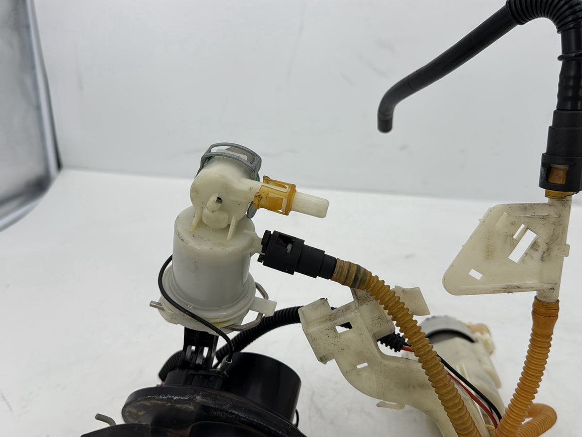 08 Harley Touring Electra Glide Ultra OEM Gas Gasoline Fuel Petrol Pump Sending