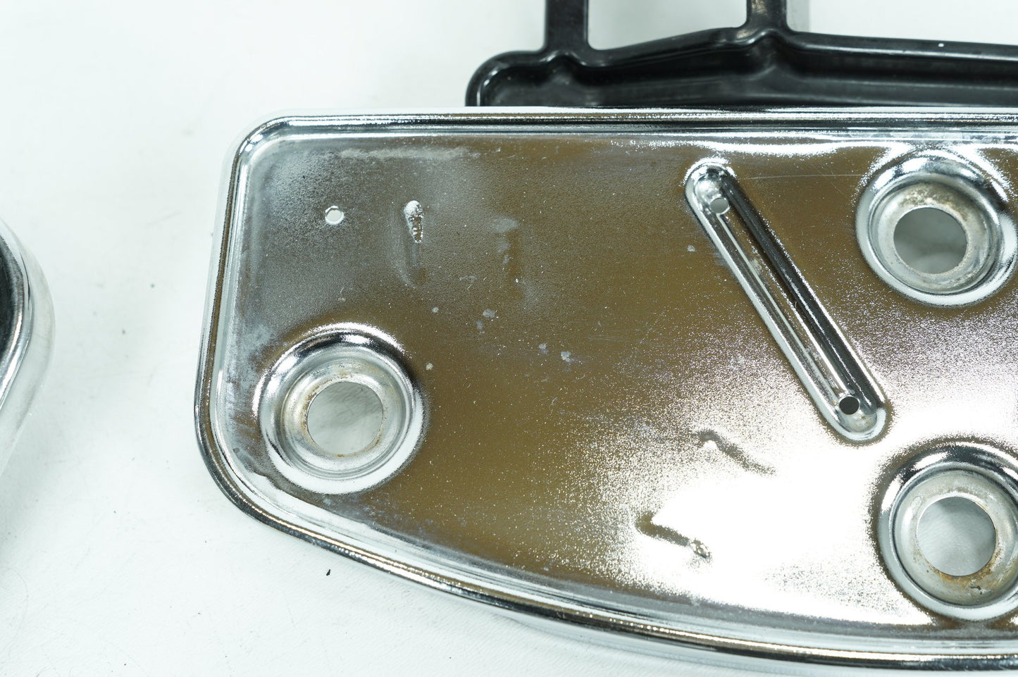 2007 - 2012 Harley-Davidson Softail Heritage Classic Left Right Driver & Pass Floorboard Foot Rest  	42431-00B