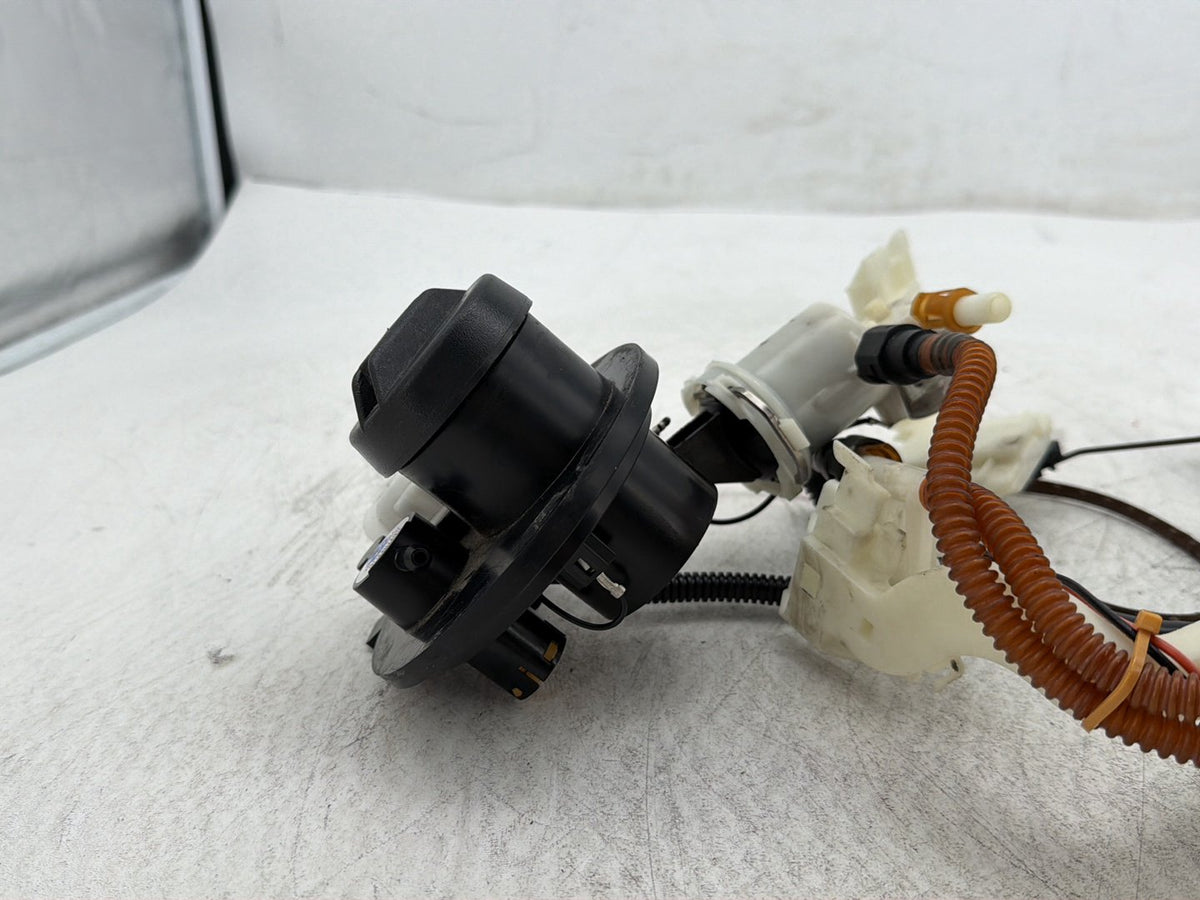 09 Harley Electra Glide Touring Ultra OEM Fuel Pump Gas Gasoline Petrol Sending