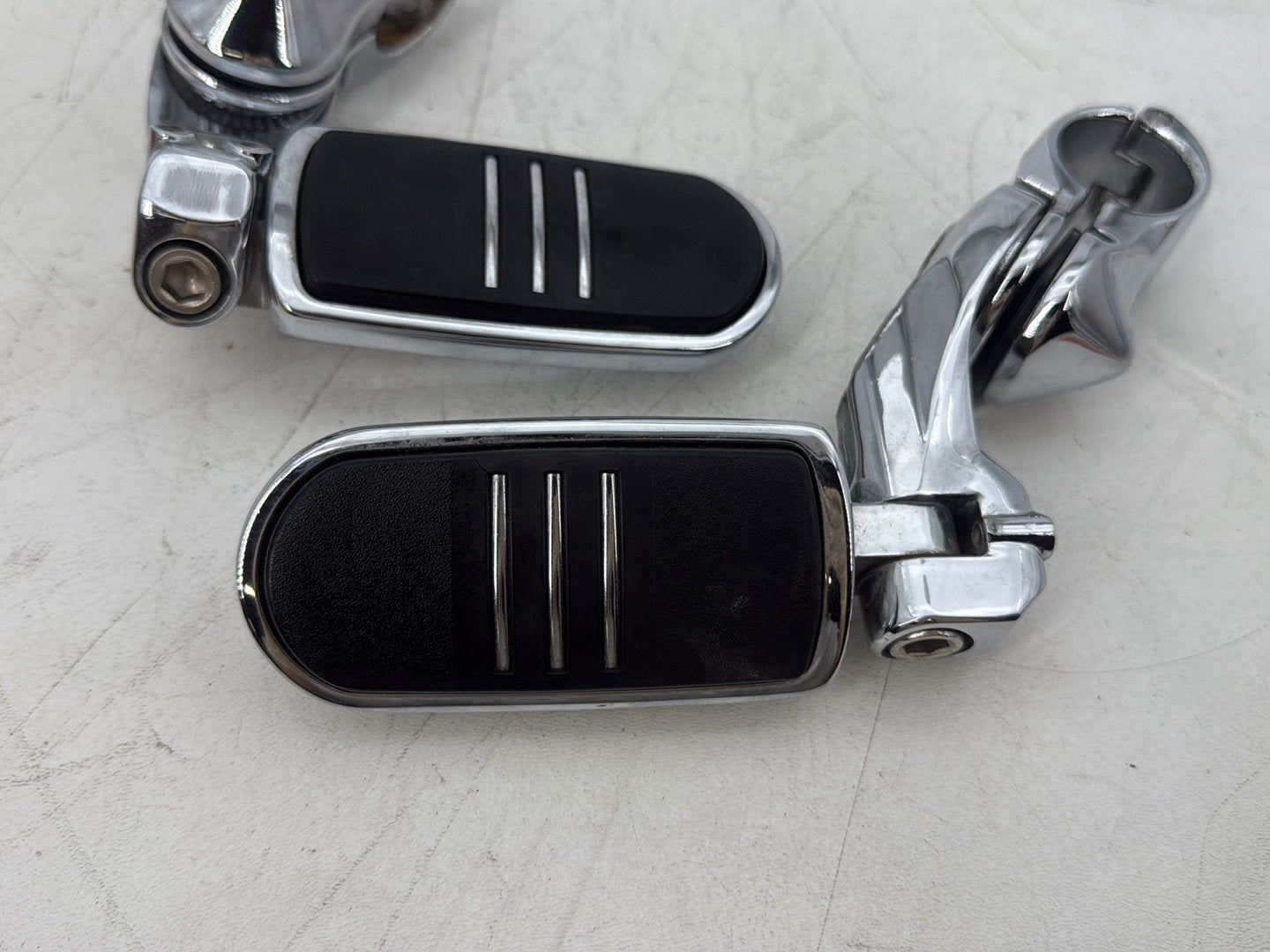 05 Harley Heritage Softail Classic FLSTCI OEM Front Right Left Highway Foot Pegs