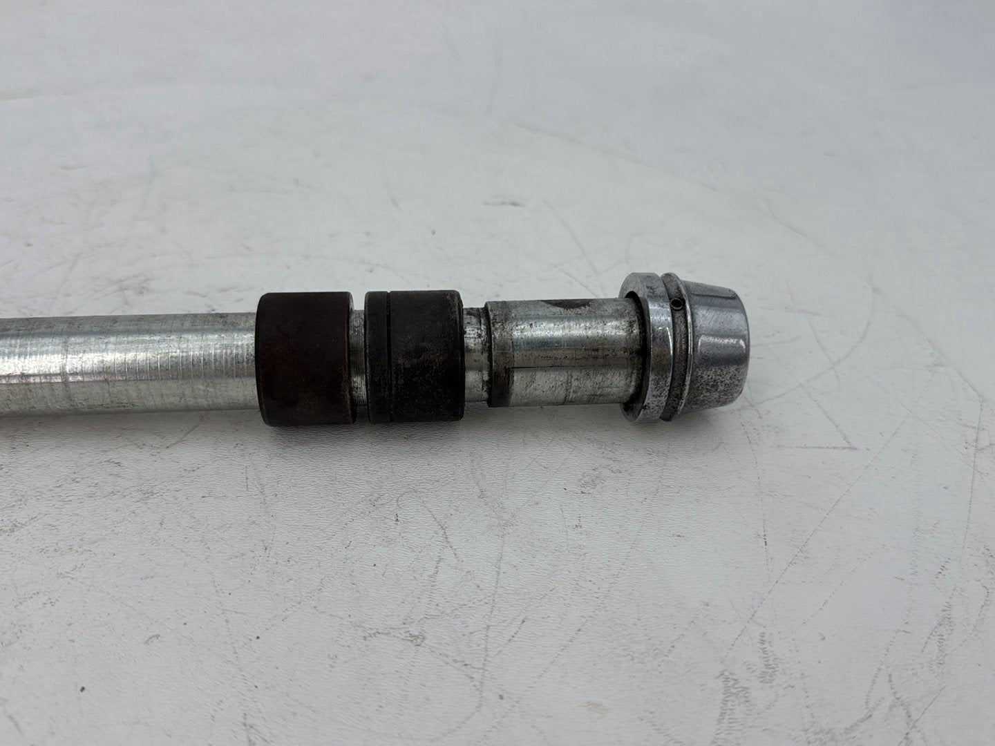 1999 - 2006 Harley-Davidson Touring Road King Police Front Wheel Axle Bolt Shaft 43364-00