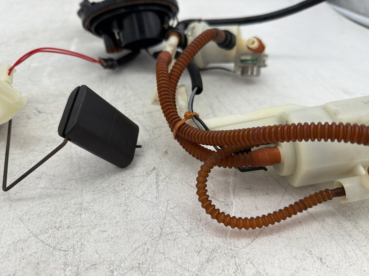 2011 Harley Electra Glide Touring Ultra OEM Fuel Pump Gas Gasoline Petrol Sending