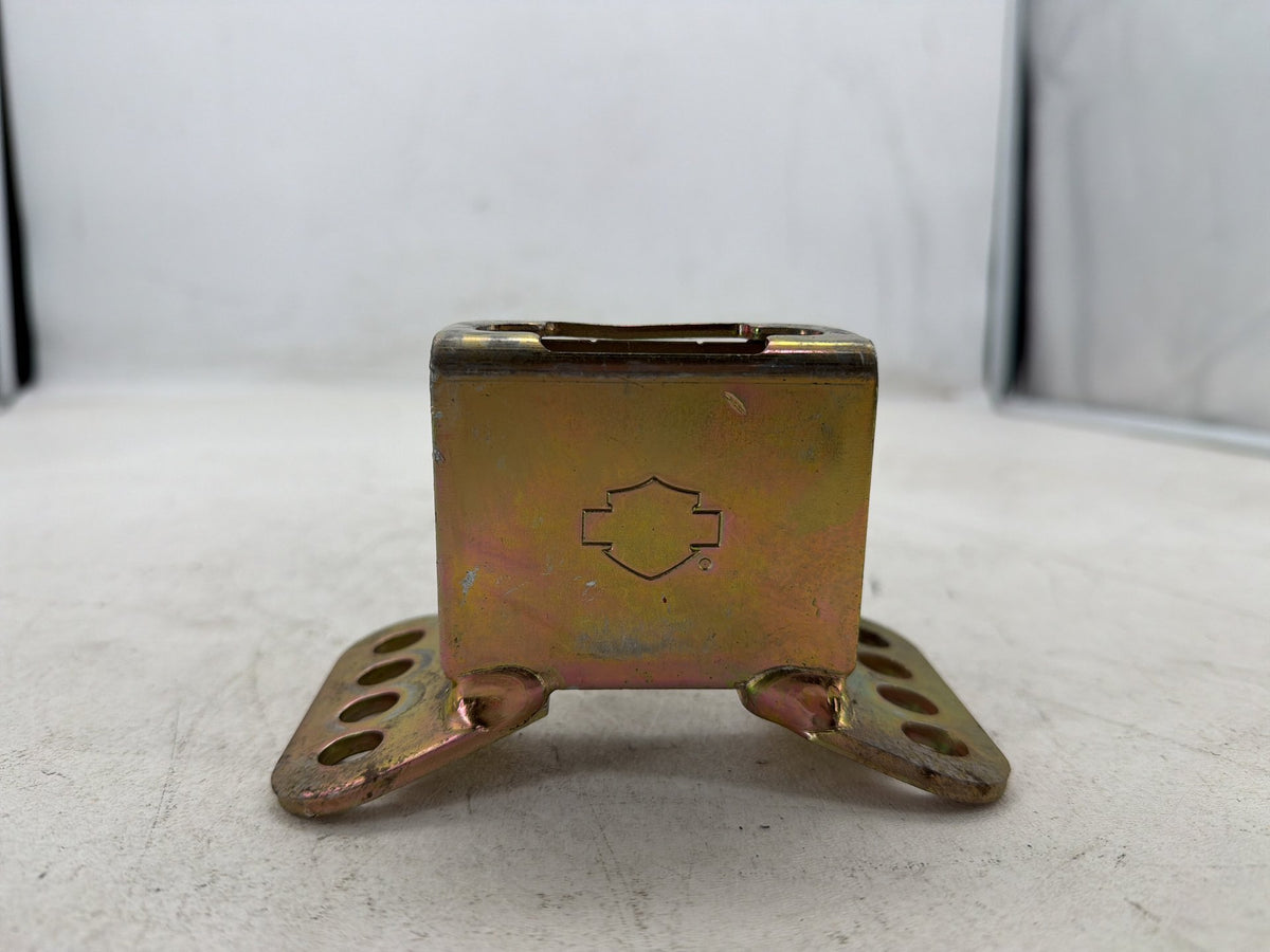 2004 Harley Road King Touring Classic Front Driver Rider Backrest Bracket Mount