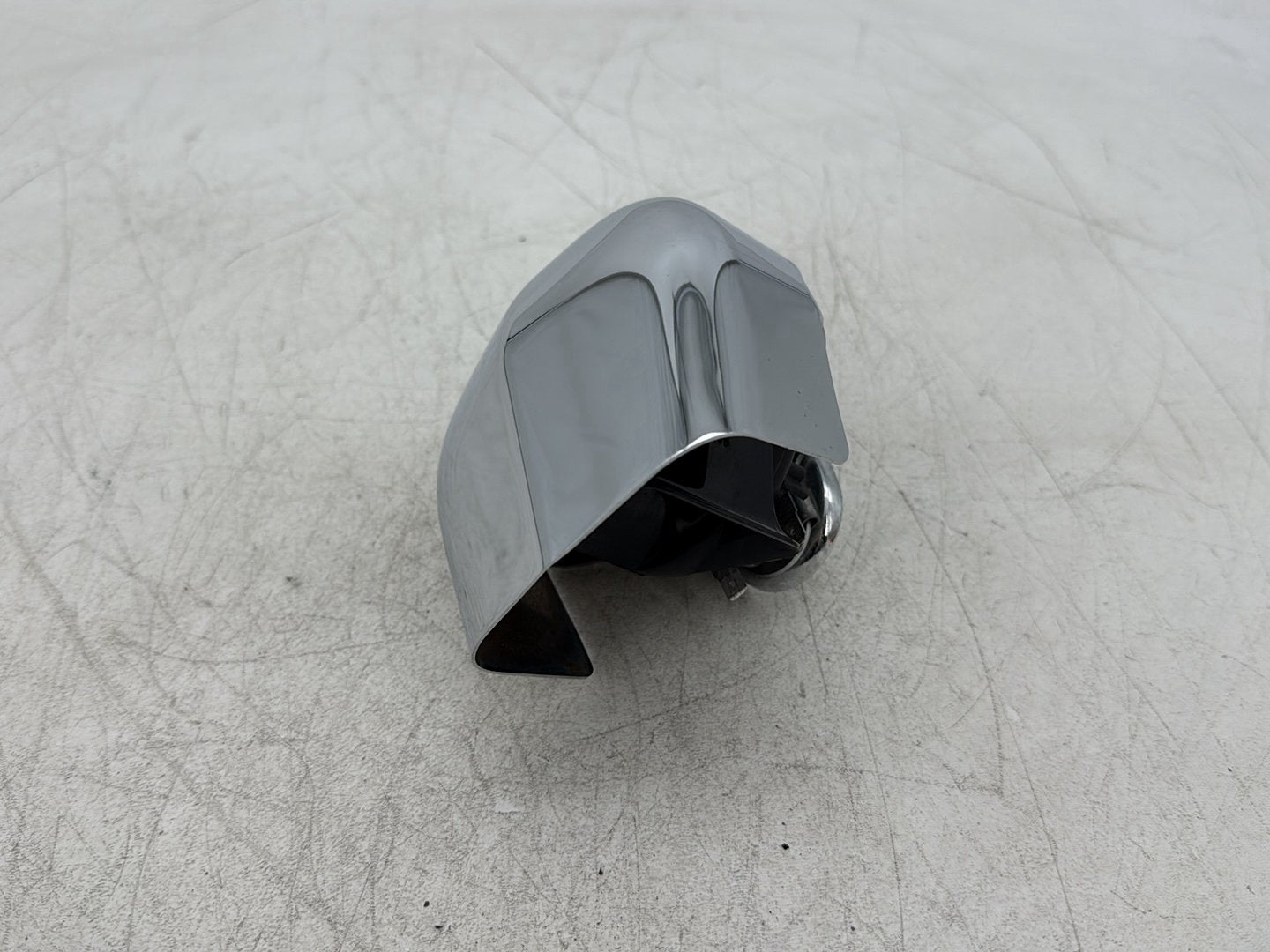 2010 Harley Dyna Fat Bob FXDF OEM Horn Signal Klaxon Chrome Cover