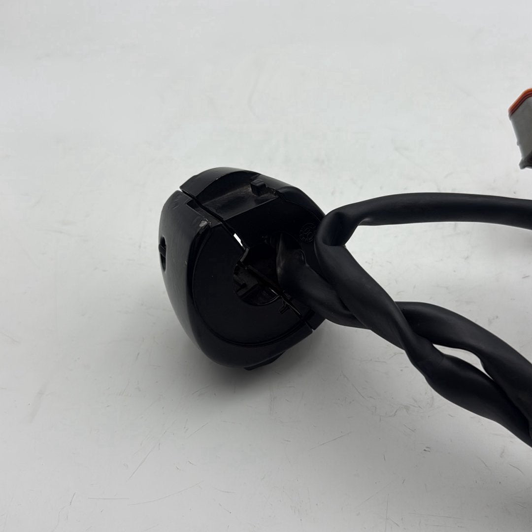 1999 - 2006 Harley-Davidson Softail Night Train Left Turn Signal Headlight Switches Controls  	71685-06A