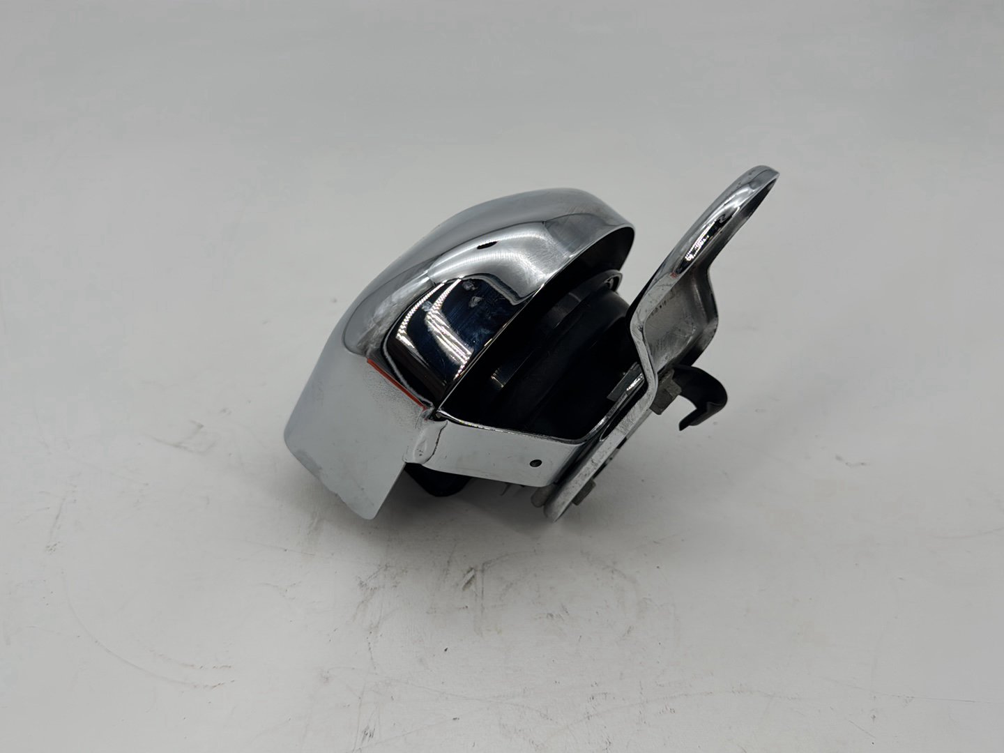 2007 - 2012 Harley-Davidson Touring Road Glide Horn Signal Klaxon Chrome Cover 69012-93A