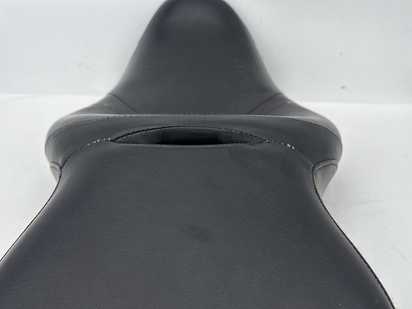 Harley-Davidson Misc  Passenger Rider Driver Seat Saddle 52164-09