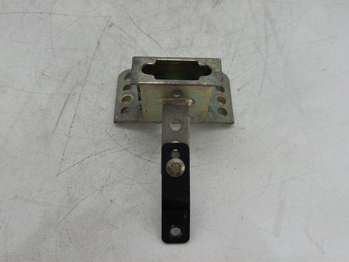 2006 Harley Electra Glide Touring Ultra FLHTCUI OEM Driver Rider Backrest Bracket Mount 52589-09A