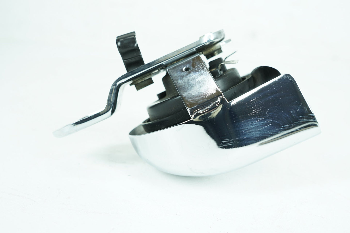 2000 - 2006 Harley-Davidson Softail Fat Boy Horn Signal Klaxon Chrome Cover 69012-93A