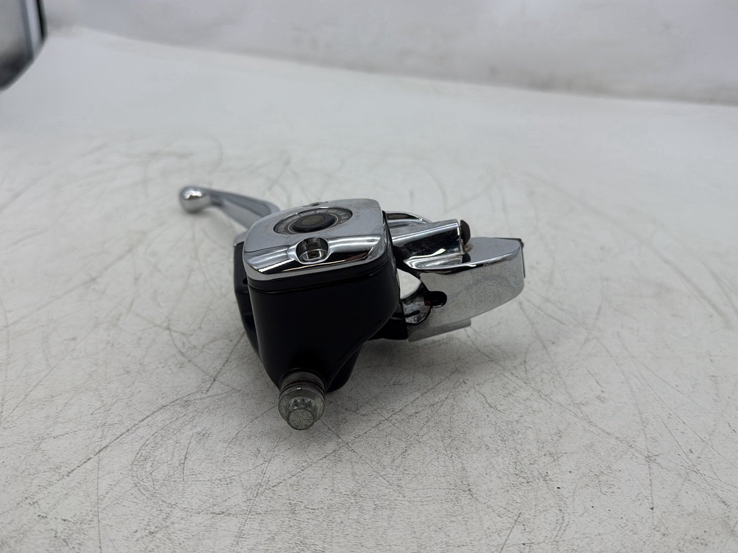 2000 Harley Touring Electra Glide Ultra Front Right Brake Lever Master Cylinder