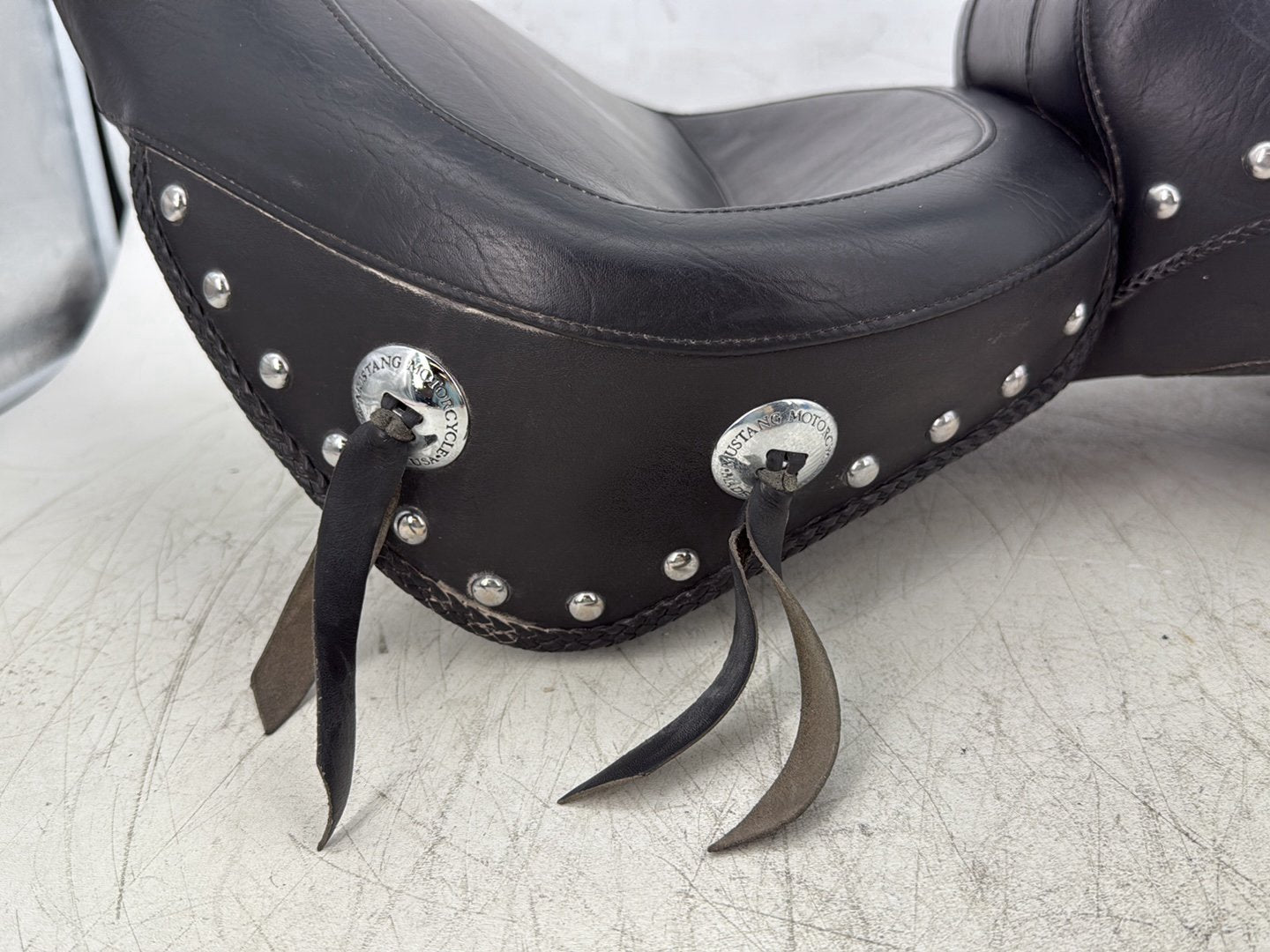 2000 Harley Softail FLSTC Heritage Classic OEM Passenger Rider Driver Seat Saddle