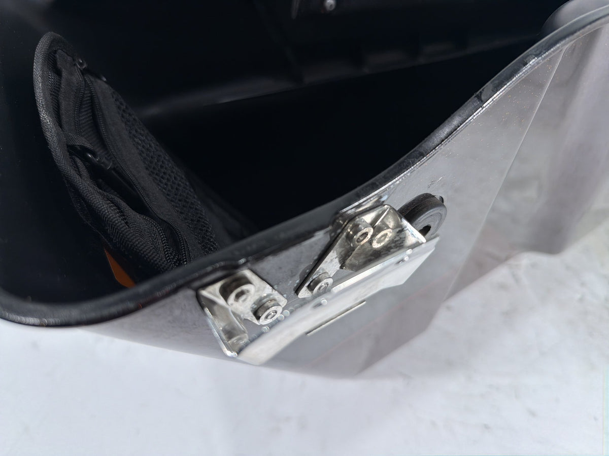 2011 Harley Electra Glide Touring Ultra OEM Left Right Saddlebags Luggage NOKey