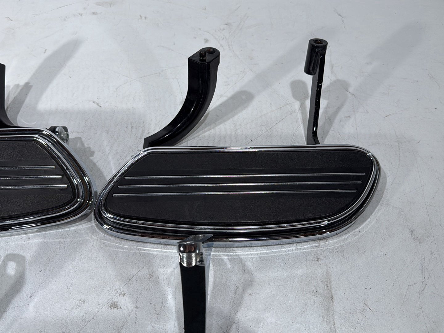 2010 Harley Street Glide Touring FLHX OEM Left Right Driver & Pass Floorboard Foot Rest
