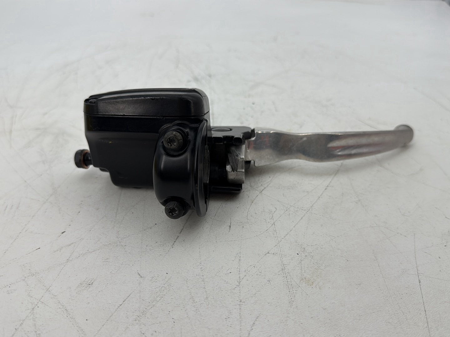 11 Harley Electra Glide Ultra FLHTK OEM Front Right Brake Lever Master Cylinder