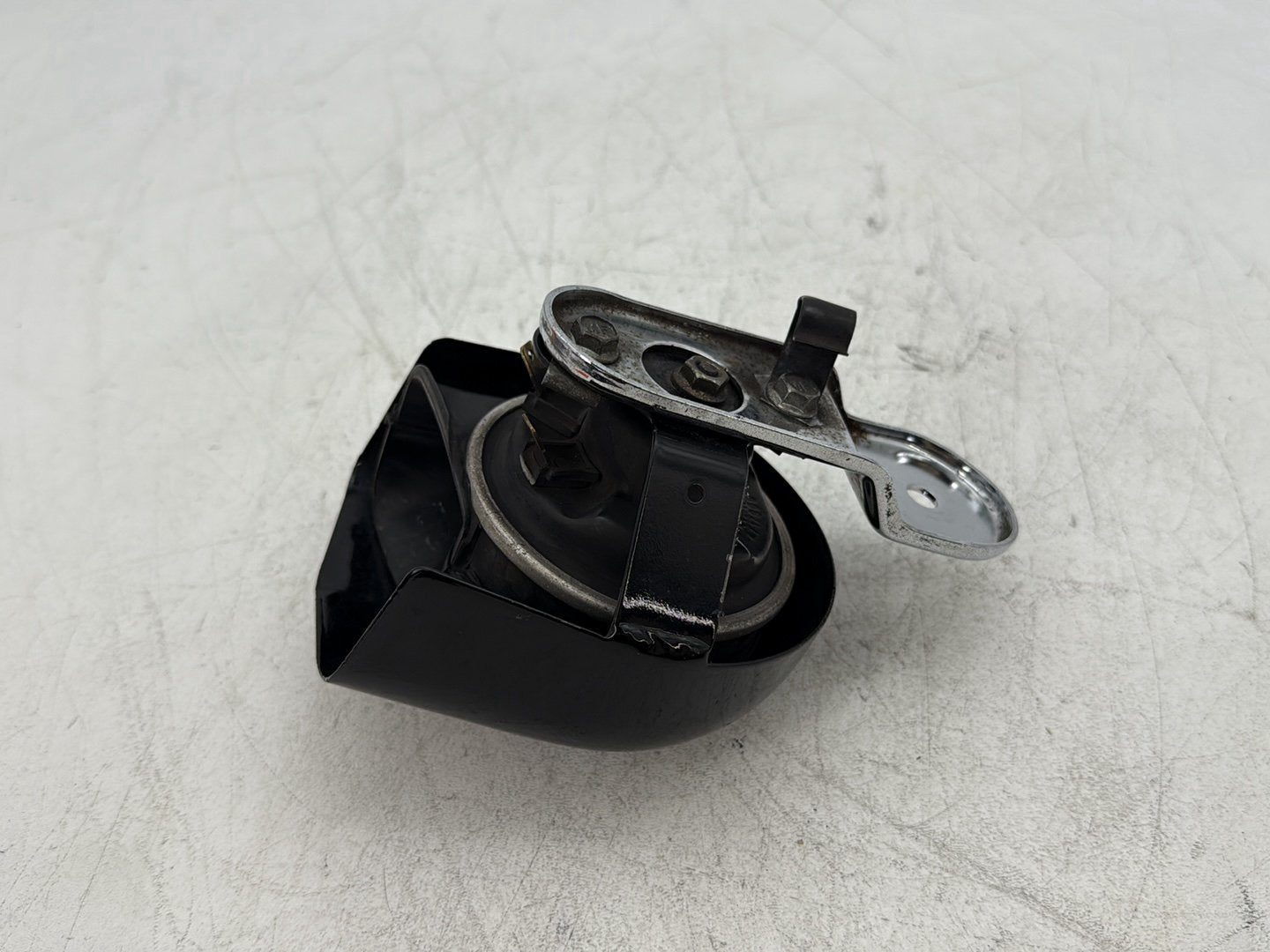 1998 Harley Softail Custom FXSTC OEM Horn Signal Klaxon Chrome Cover