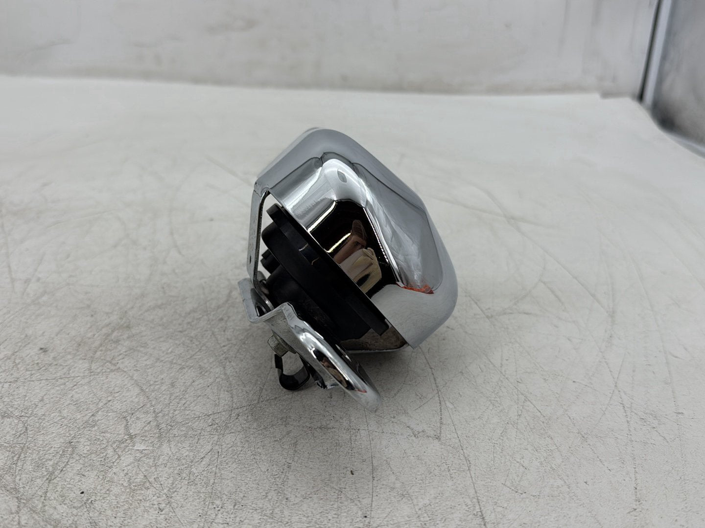 2010 Harley Dyna Fat Bob FXDF OEM Horn Signal Klaxon Chrome Cover
