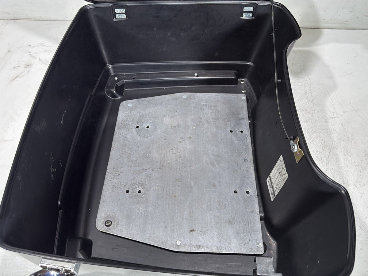 2010 Harley Street Glide Touring FLHX OEM Pass Backrest Tour Pak Luggage NOKey