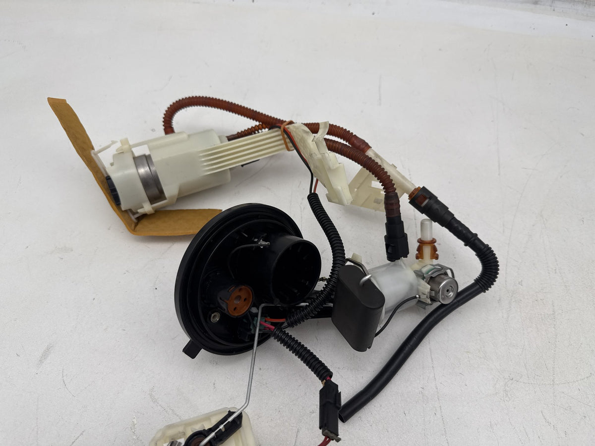 09 Harley Electra Glide Touring Ultra OEM Fuel Pump Gas Gasoline Petrol Sending