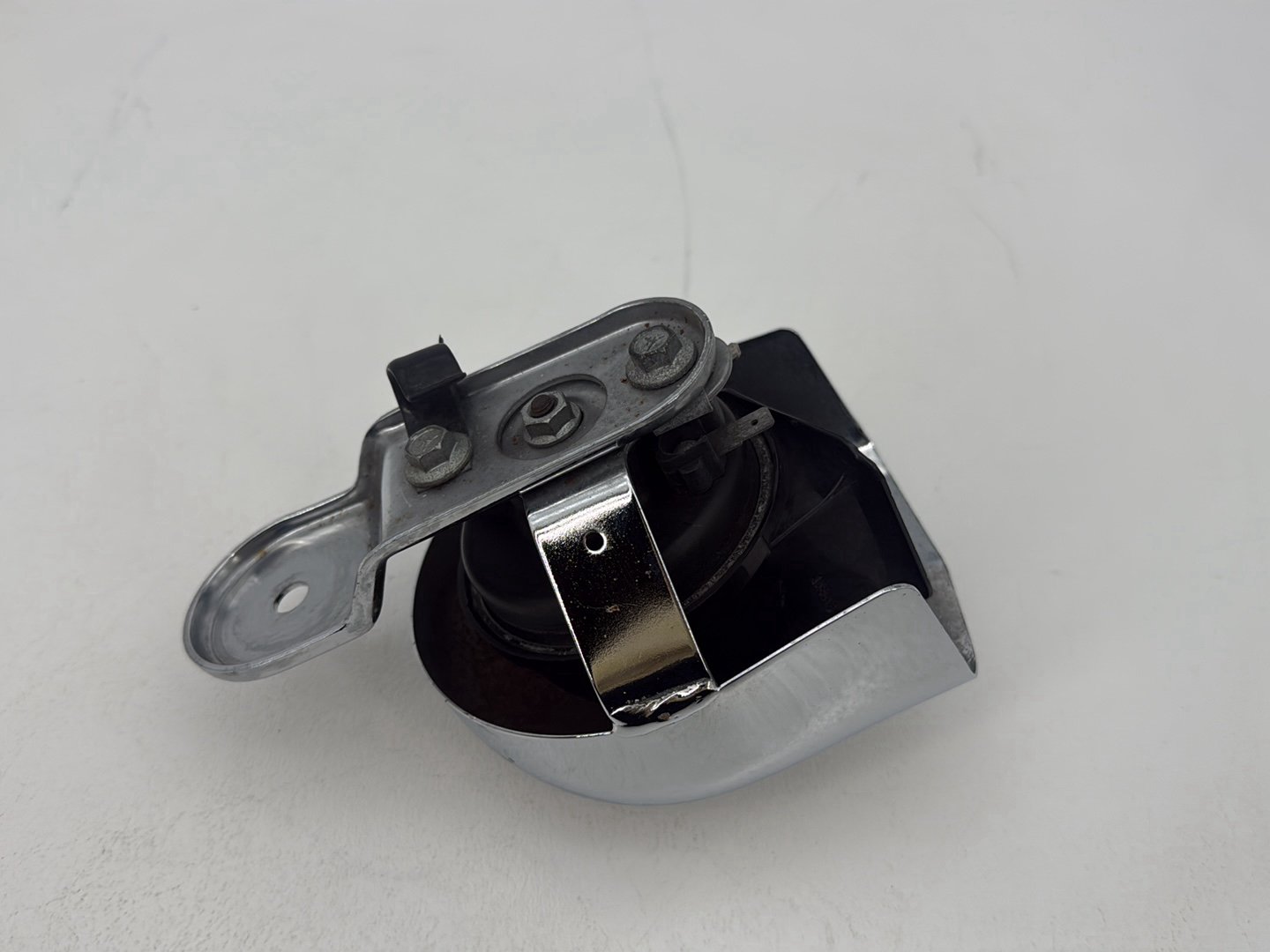 2007 - 2011 Harley-Davidson Touring Street Glide Horn Signal Klaxon Chrome Cover 	69012-93A