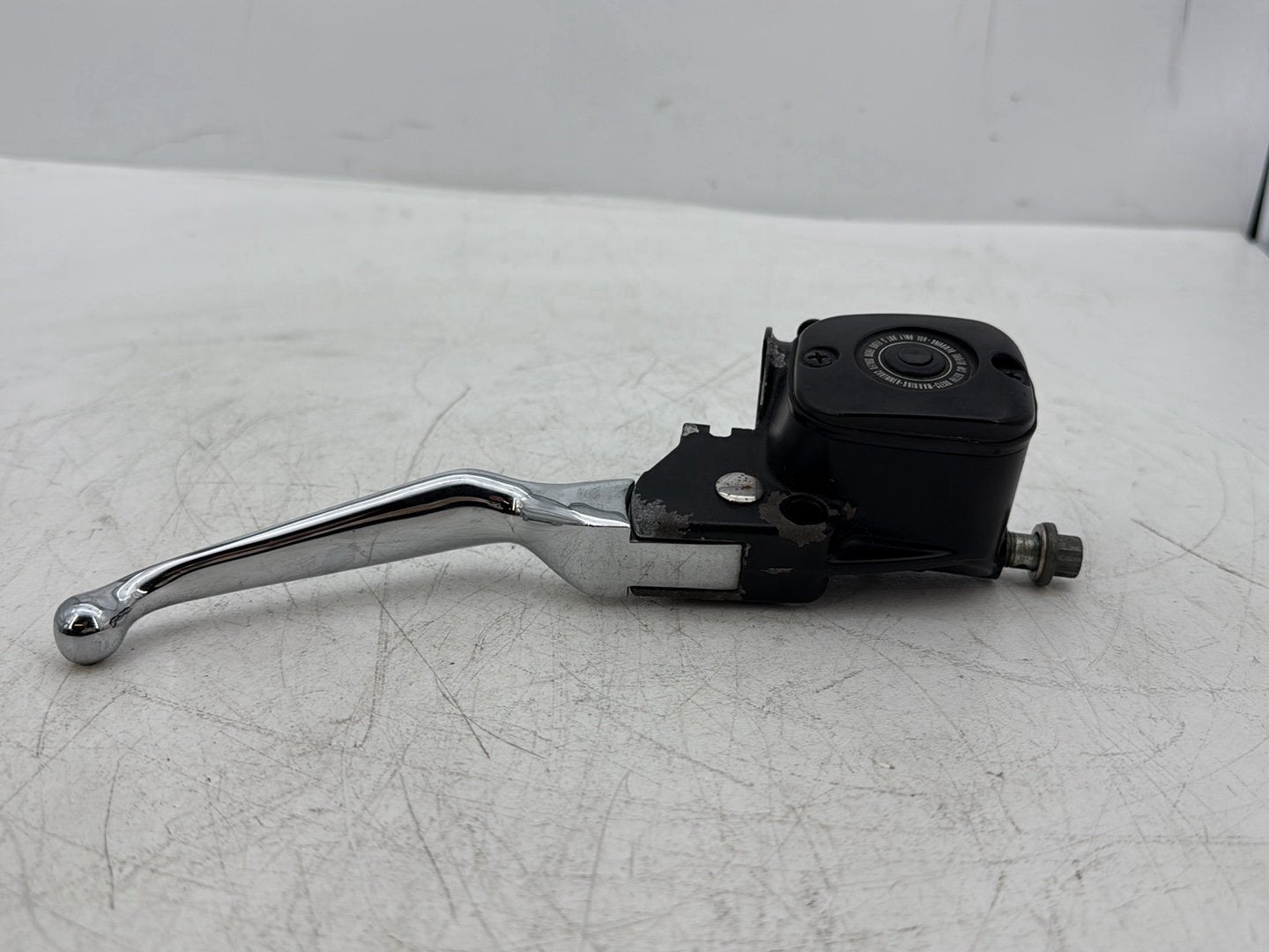 2005 Harley Dyna FXDWG Wide Glide OEM Front Right Hand Brake Lever Master Cylinder Reservoir