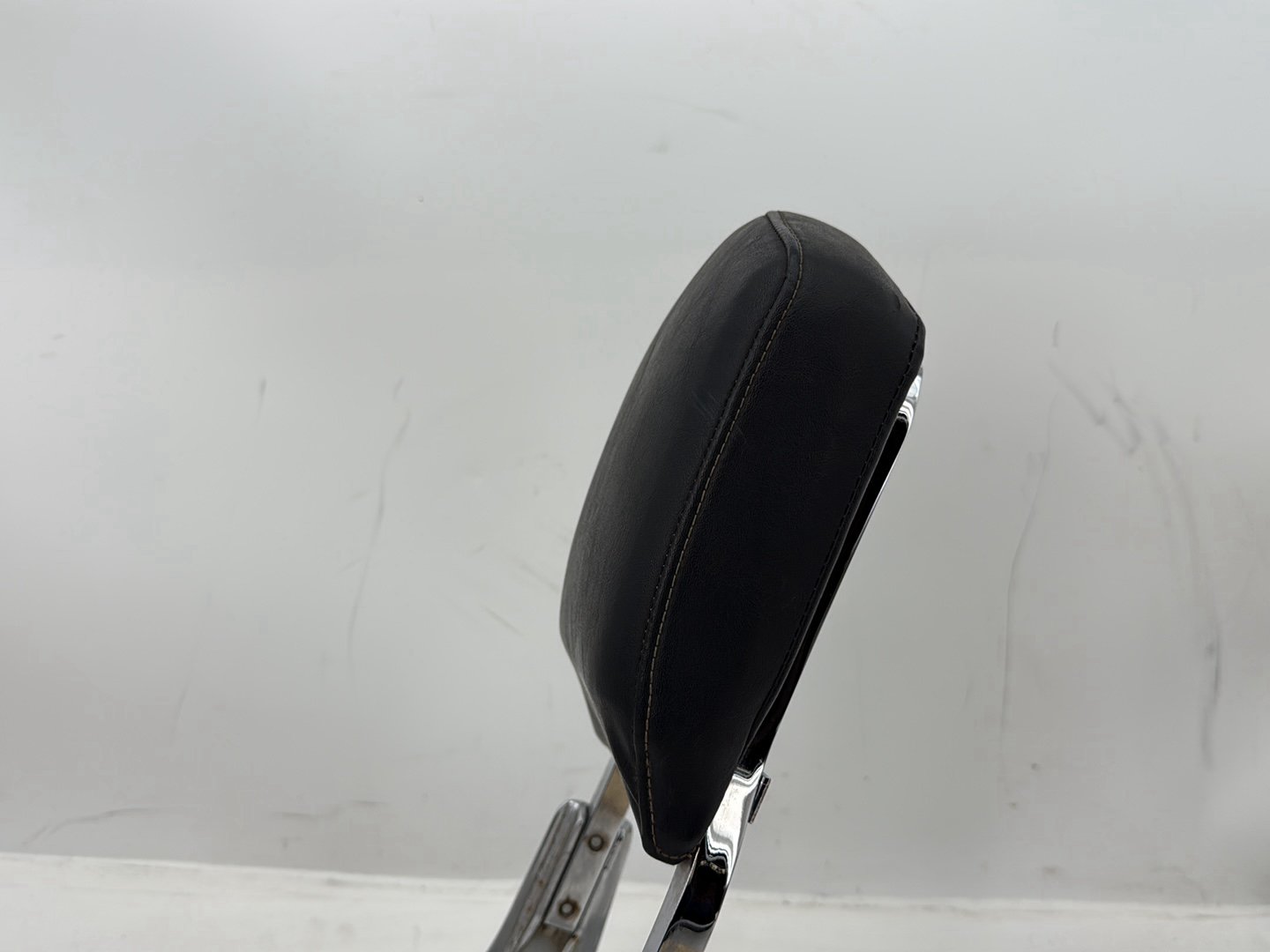2005 Harley Dyna FXDWG Wide Glide OEM Rear Sissy Bar w/ Backrest Cushion Pad