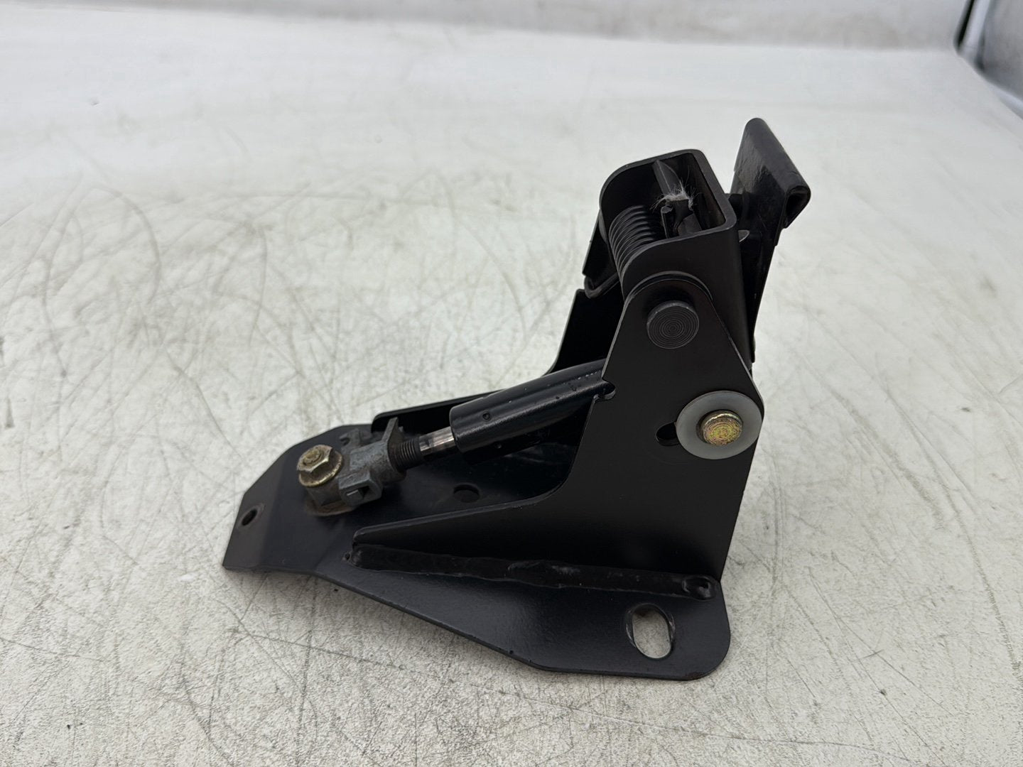 1998 Harley Touring FLHTCUI Electra Glide Ultra OEM Adjustable Rider Backrest Lift Mount 52482-01A