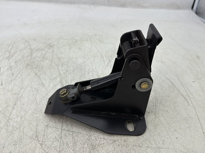 1998 Harley Touring FLHTCUI Electra Glide Ultra OEM Adjustable Rider Backrest Lift Mount 52482-01A