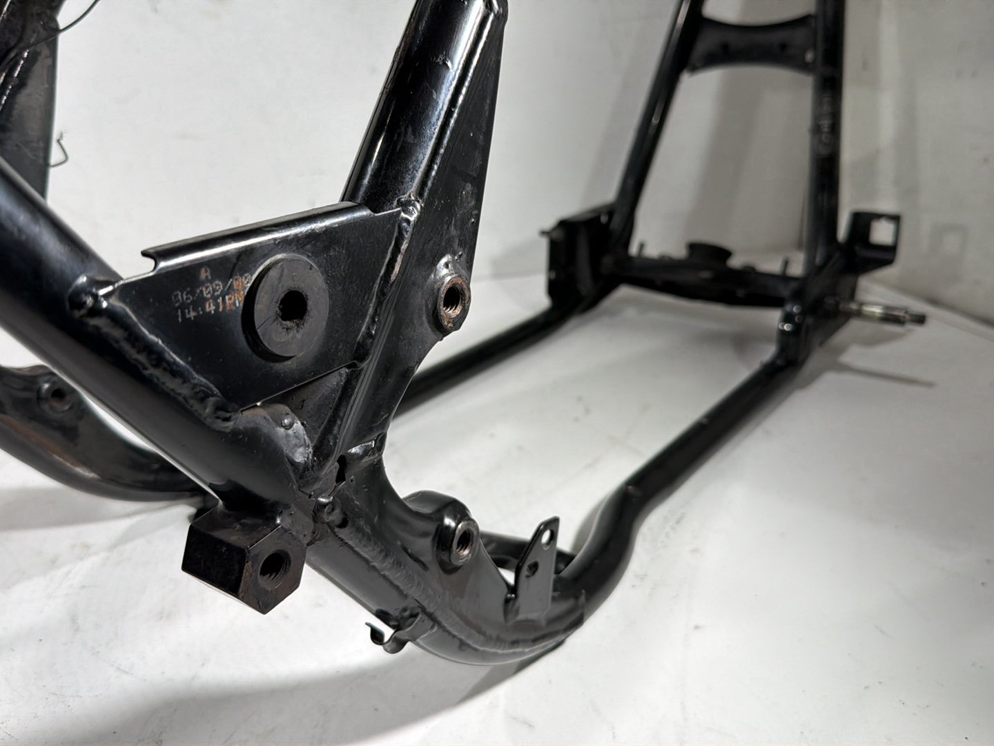 2000 Harley Electra Glide Touring Ultra FLHTCUI OEM Body Main Frame Chassis SLVG