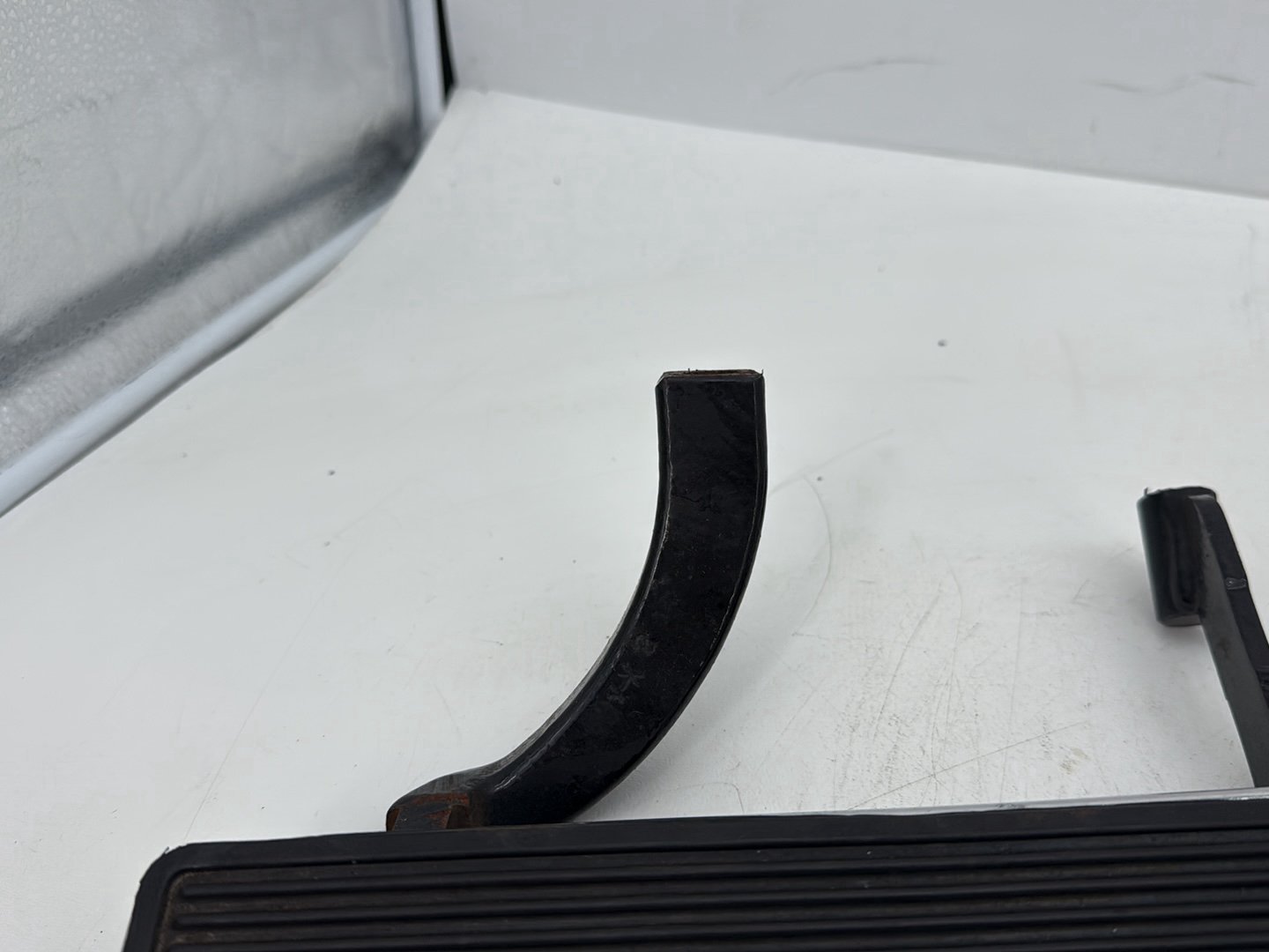 2007 Harley Touring FLHTCU Electra Glide Ultra OEM Left Right Driver & Pass Floorboard Foot Rest