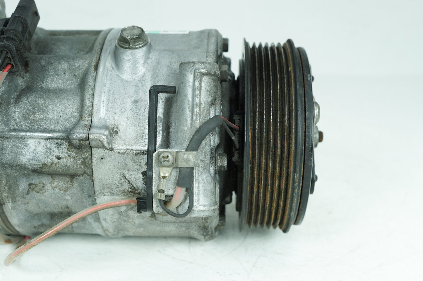 2013 - 2015 Jaguar XF  Air Conditioning Compressor Bracket