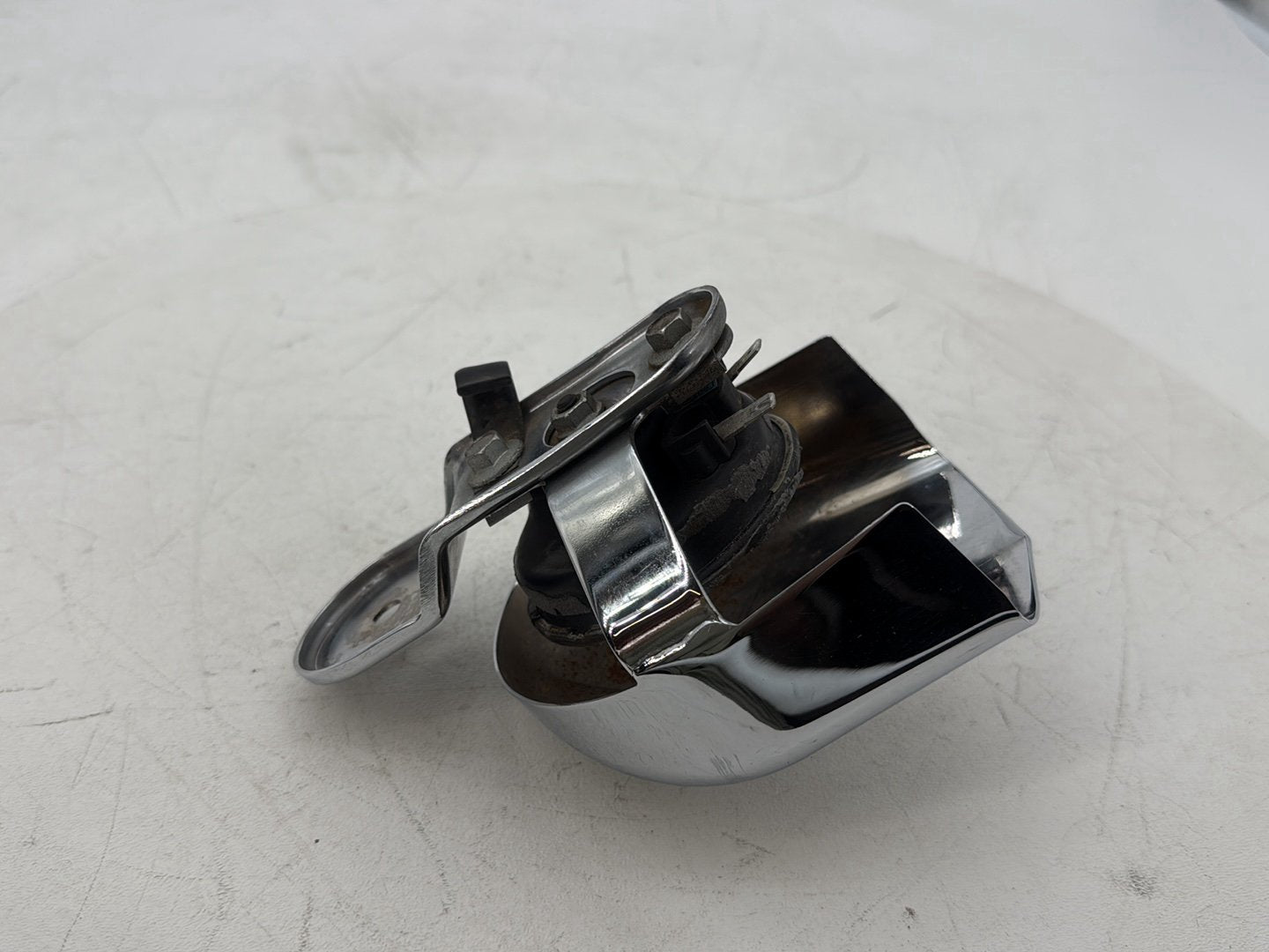 2008 - 2016 Harley-Davidson Touring Electra Glide Ultra Horn Signal Klaxon Chrome Cover 69012-93A