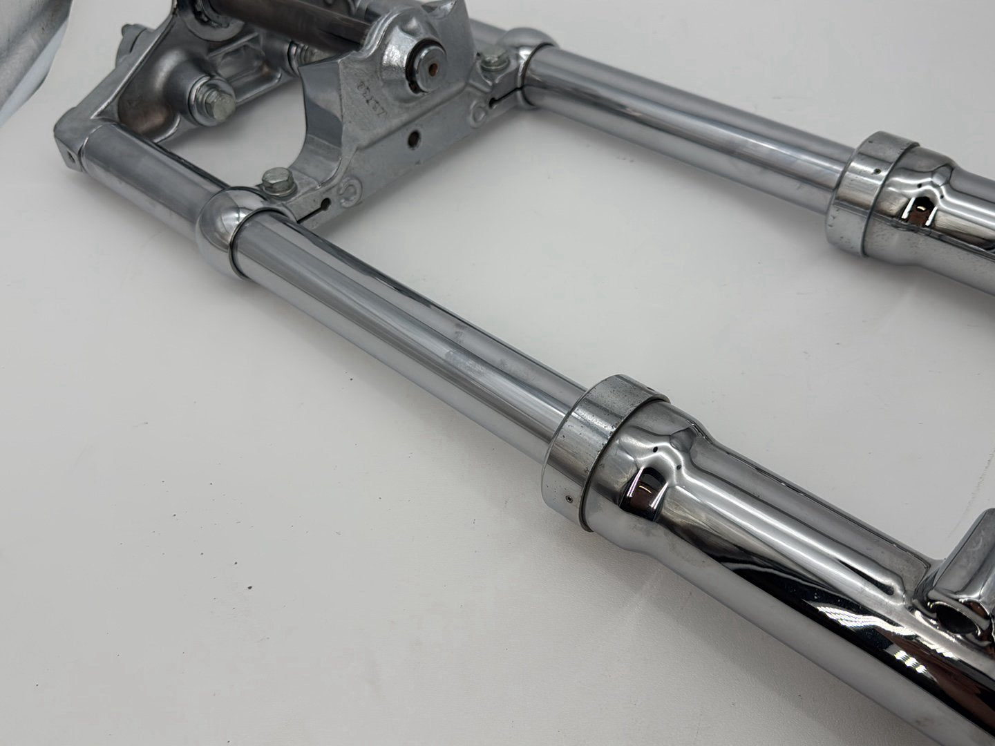 1999 - 2006 Harley-Davidson Dyna Wide Glide Front Triple Tree Set & LH RH Fork Legs Sliders 45679-92 , 45874-91