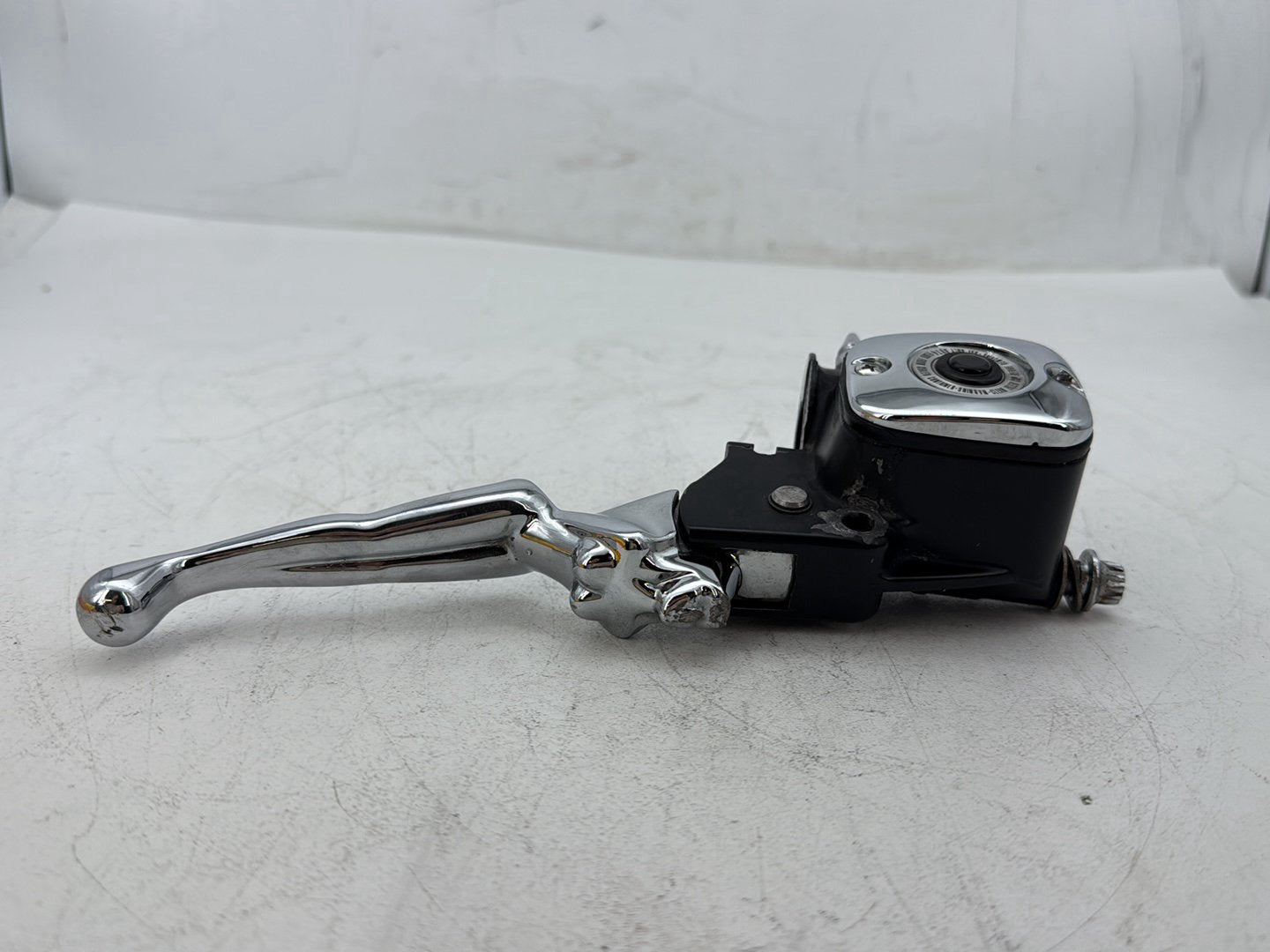 2006 Harley Dyna FXDWGI Wide Glide OEM Front Right Brake Lever Master Cylinder