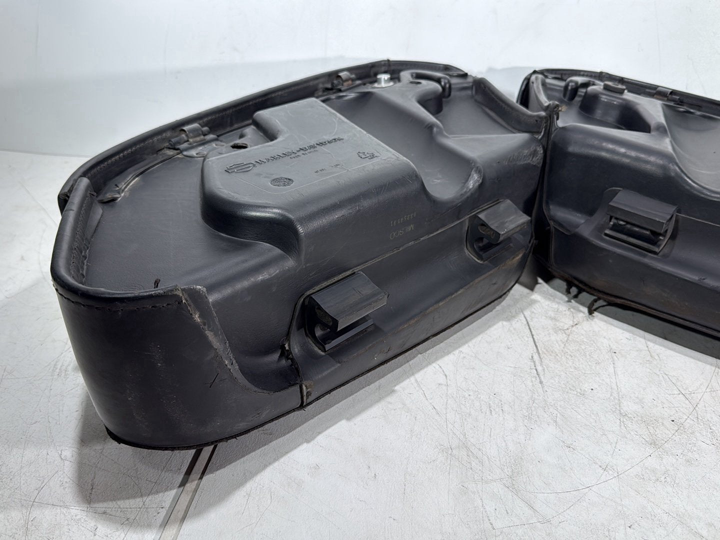 2004 Harley Road King Touring Custom FLHRSI OEM Rear Left Right Saddlebags Luggage Leather