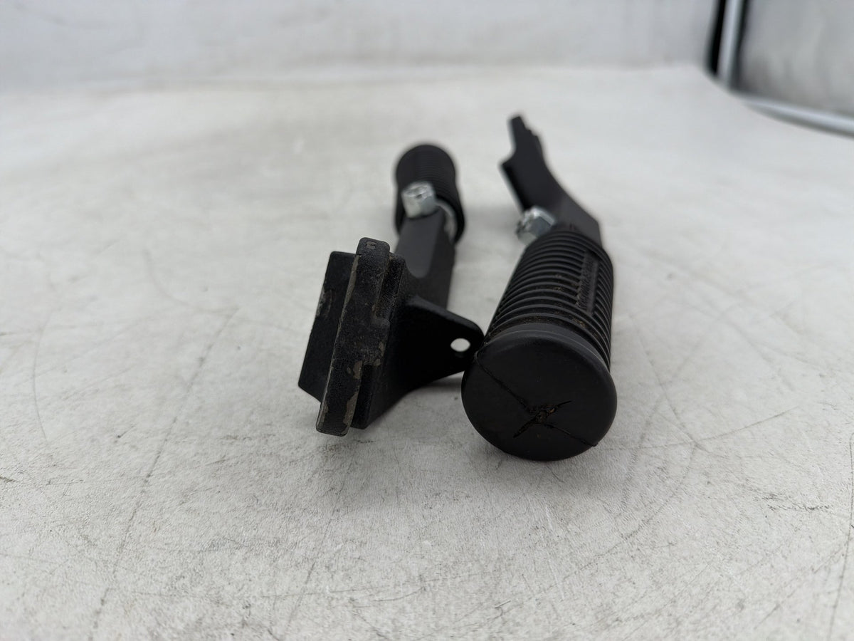 2017 Harley Dyna Street Bob FXDB OEM Passenger Left & Right Foot Pegs