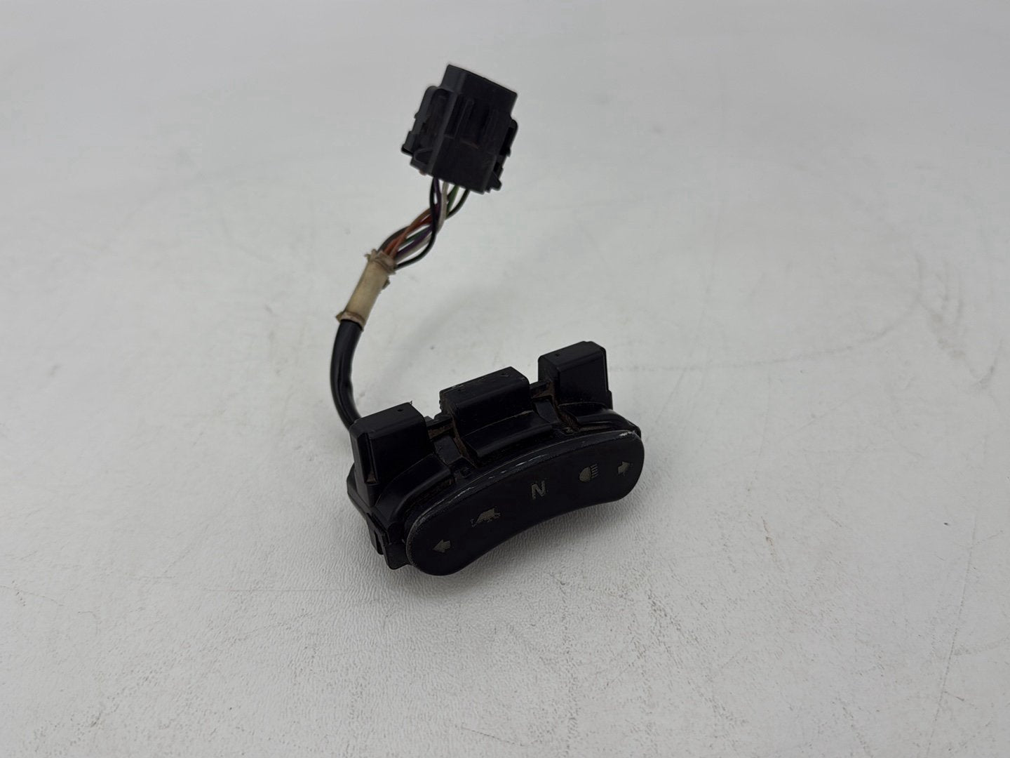Harley-Davidson Misc  Dash Indicator Lamp Wire Plug In 68892-00A