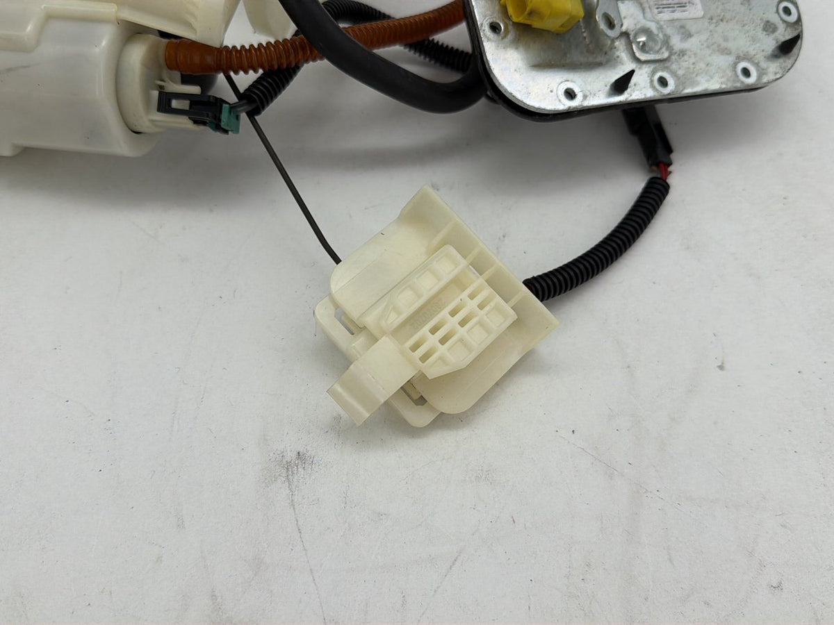 2015 Harley Softail Deluxe FLSTN OEM Fuel Pump Gas Gasoline Petrol Sending