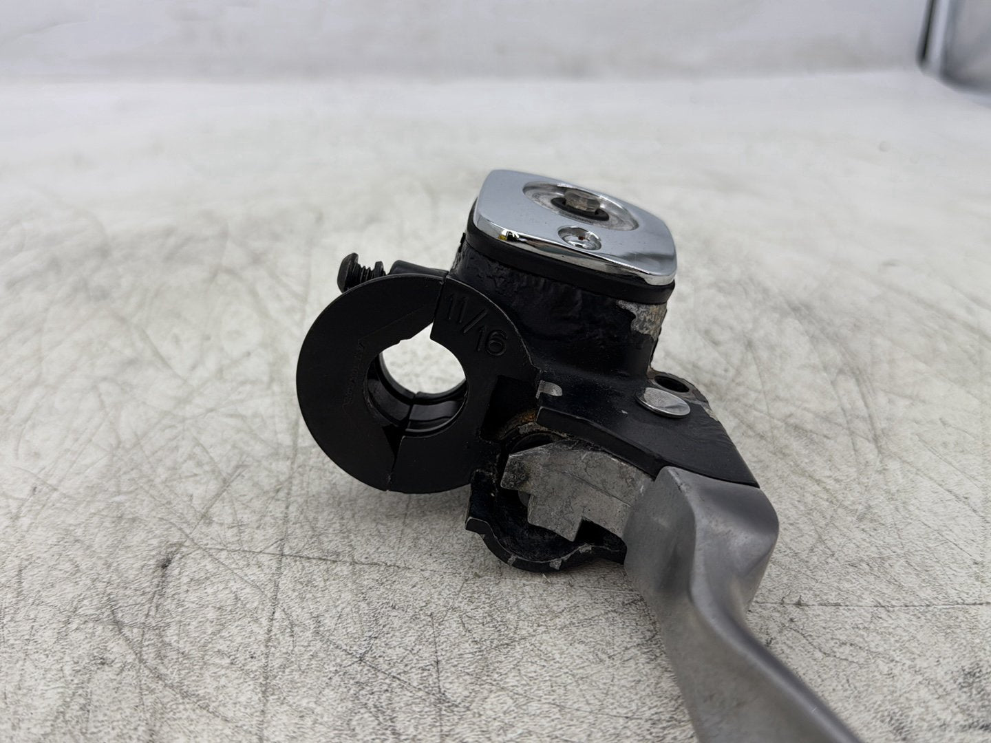 2007 Harley Touring FLHTC Electra Glide Classic OEM Front Right Brake Lever Master Cylinder