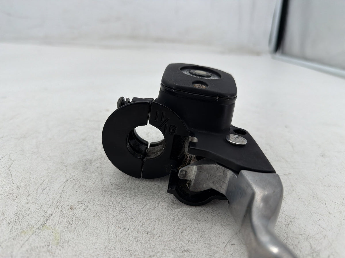 1996 Harley Electra Glide Touring Ultra Front Right Brake Lever Master Cylinder