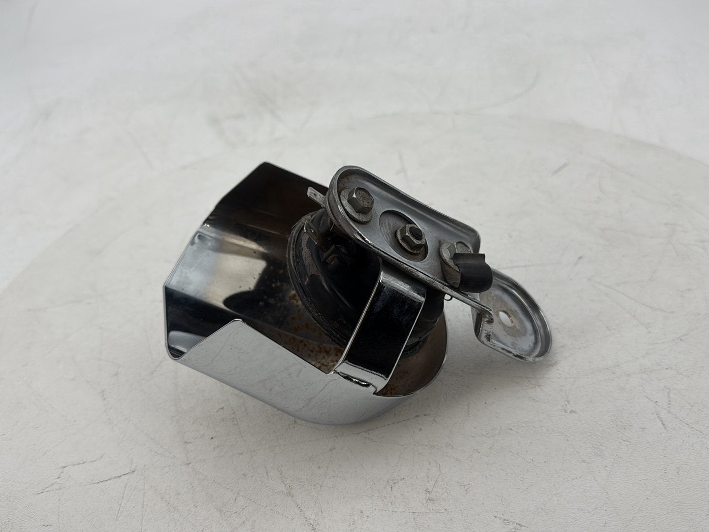 2008 - 2016 Harley-Davidson Touring Electra Glide Ultra Horn Signal Klaxon Chrome Cover 69012-93A
